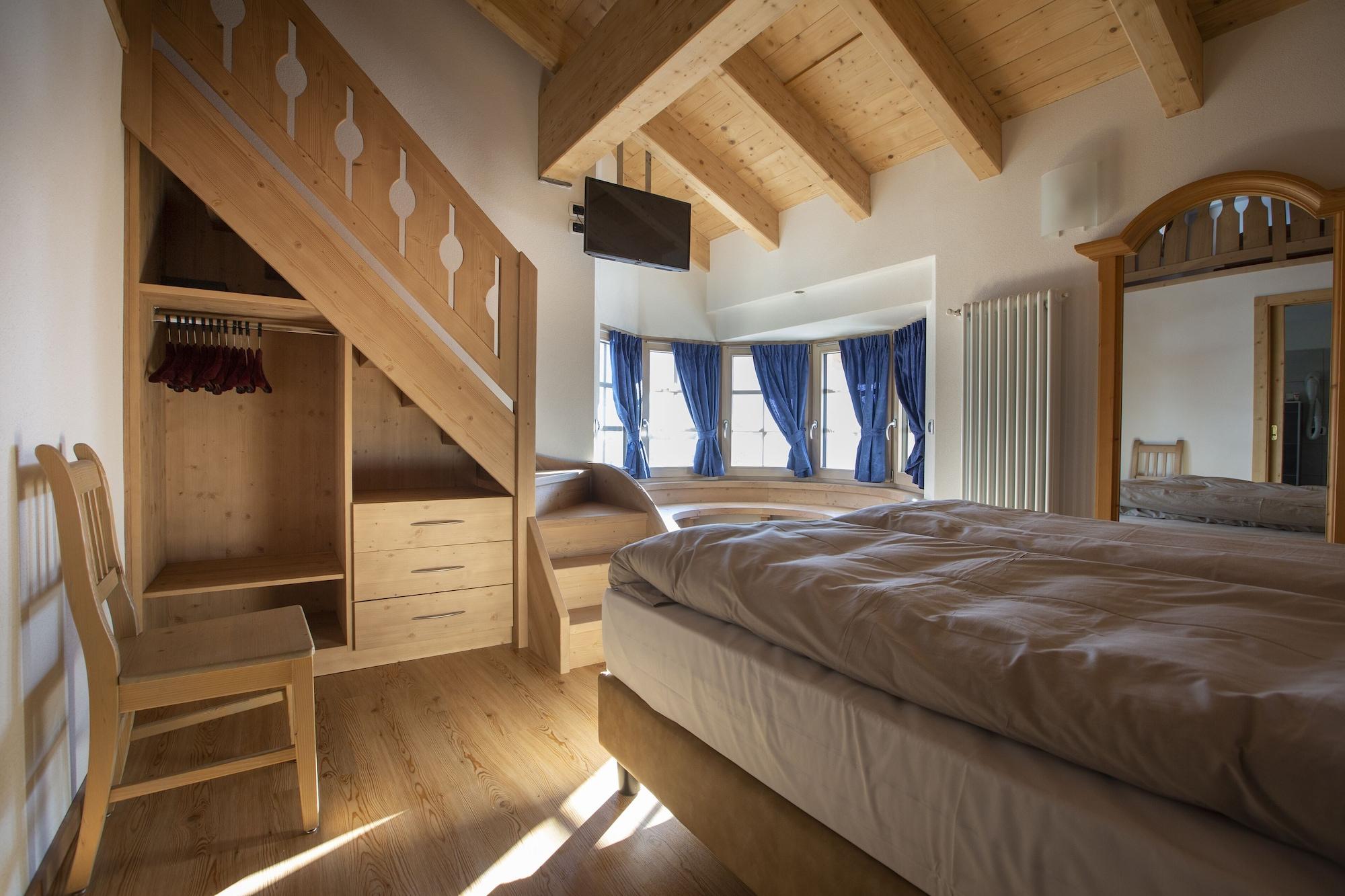 Hotel "La Suisse" リヴィーニョ エクステリア 写真