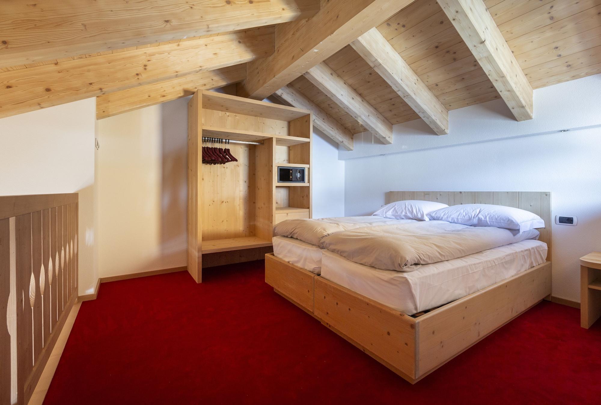 Hotel "La Suisse" リヴィーニョ エクステリア 写真
