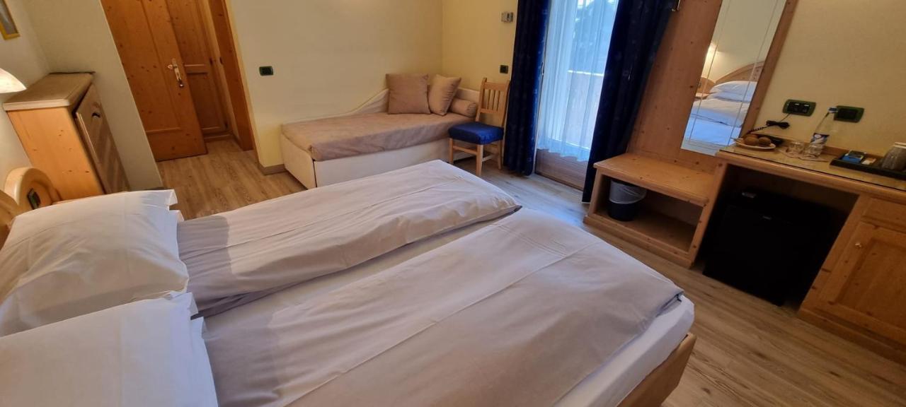 Hotel "La Suisse" リヴィーニョ エクステリア 写真