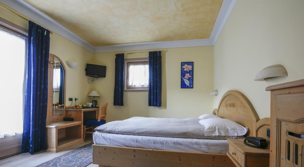 Hotel "La Suisse" リヴィーニョ エクステリア 写真