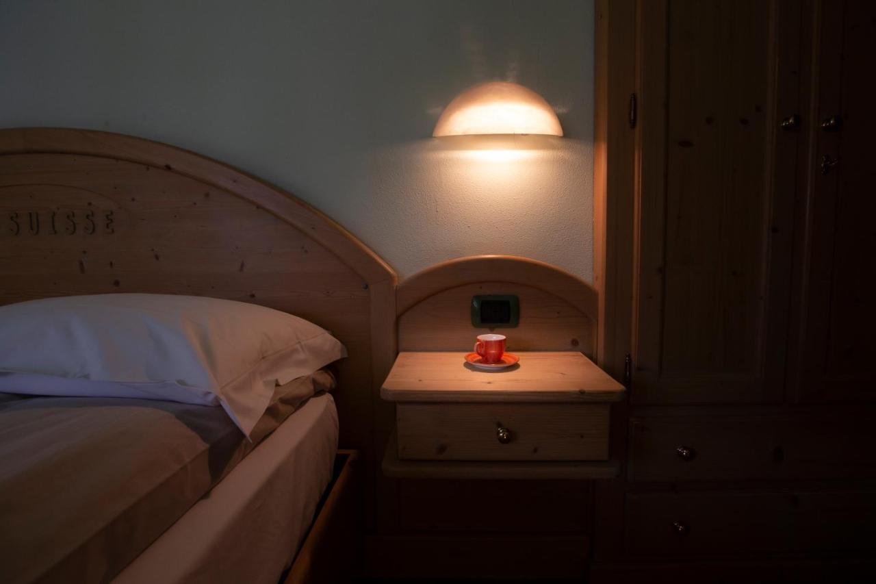 Hotel "La Suisse" リヴィーニョ エクステリア 写真