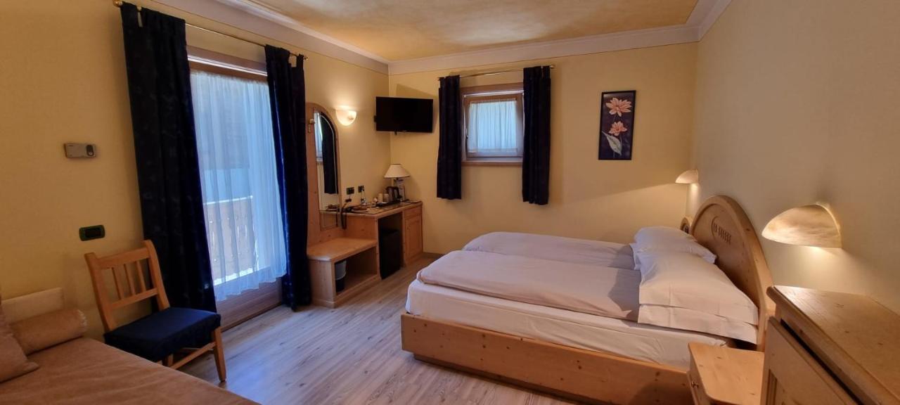 Hotel "La Suisse" リヴィーニョ エクステリア 写真