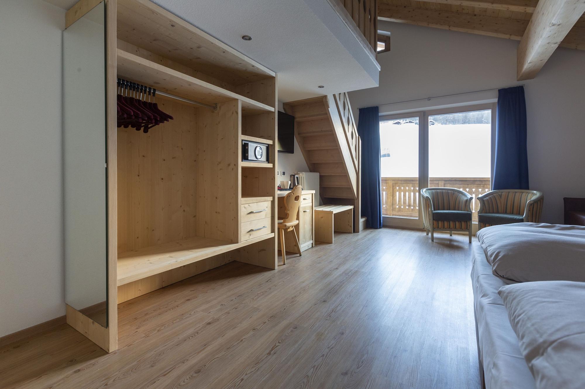 Hotel "La Suisse" リヴィーニョ エクステリア 写真
