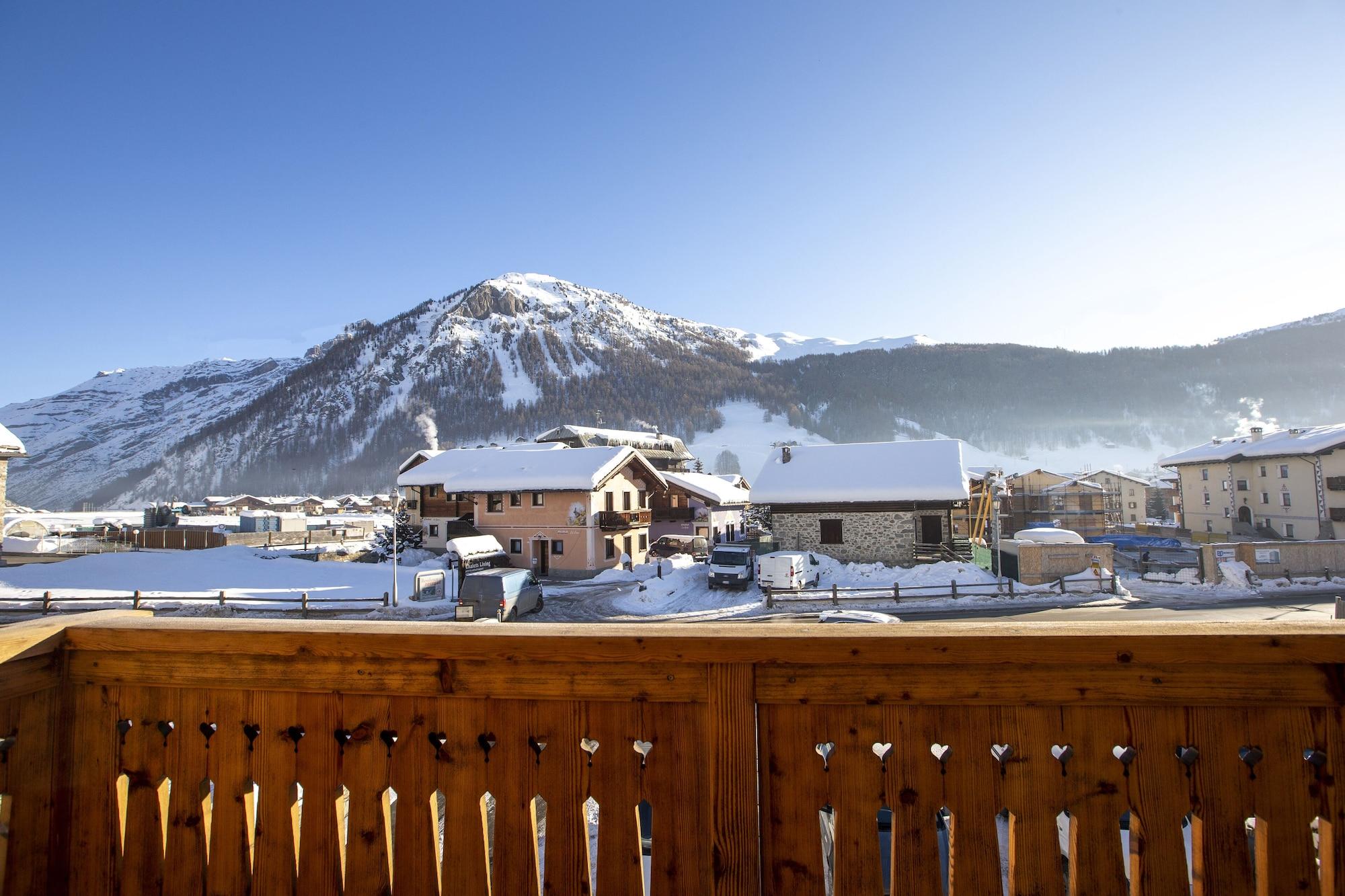 Hotel "La Suisse" リヴィーニョ エクステリア 写真