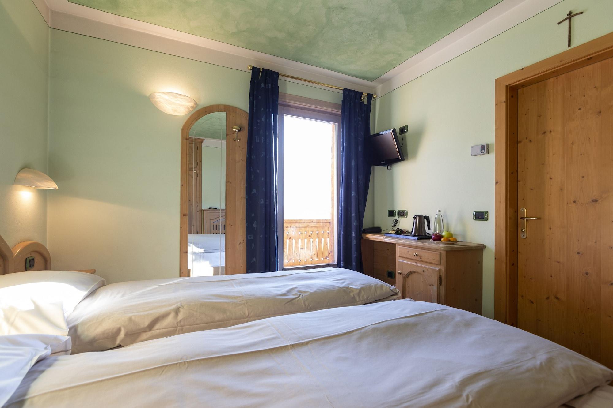 Hotel "La Suisse" リヴィーニョ エクステリア 写真