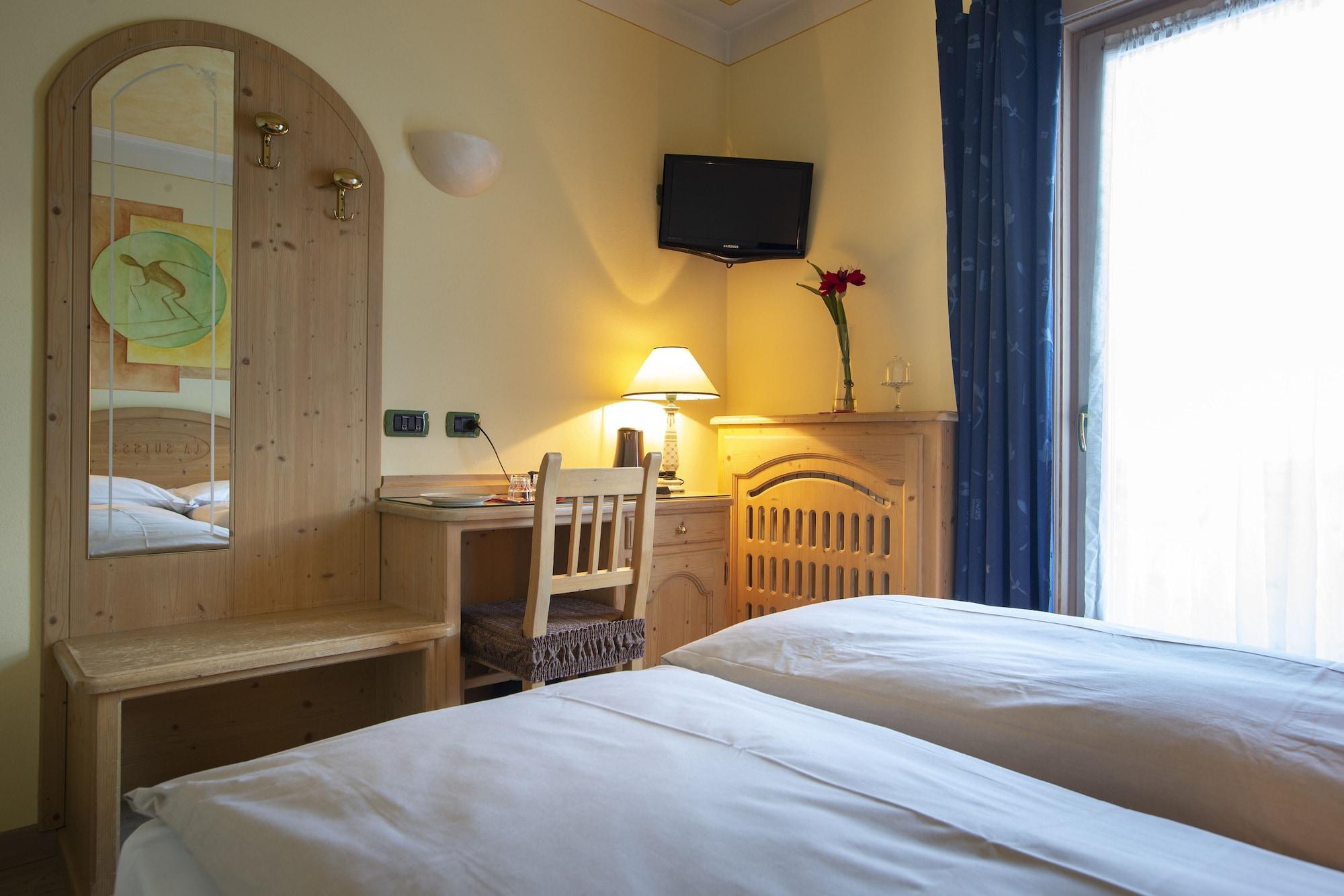 Hotel "La Suisse" リヴィーニョ エクステリア 写真
