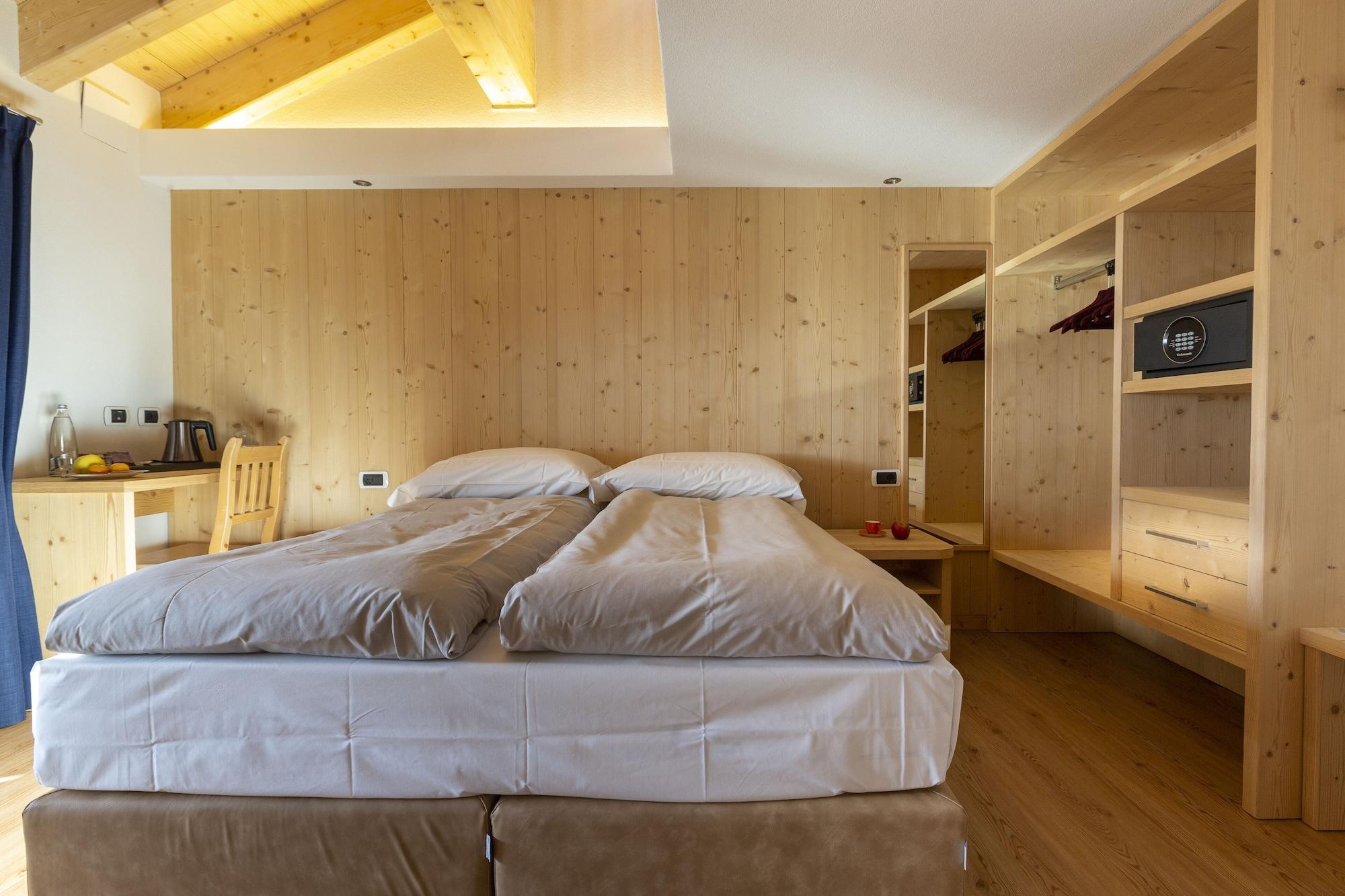 Hotel "La Suisse" リヴィーニョ エクステリア 写真