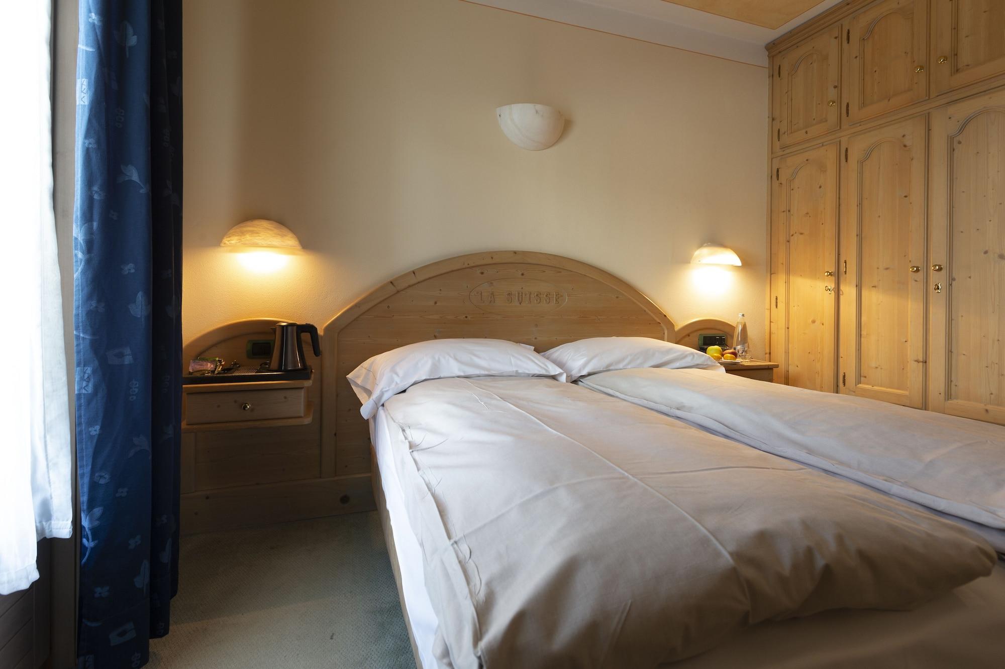 Hotel "La Suisse" リヴィーニョ エクステリア 写真