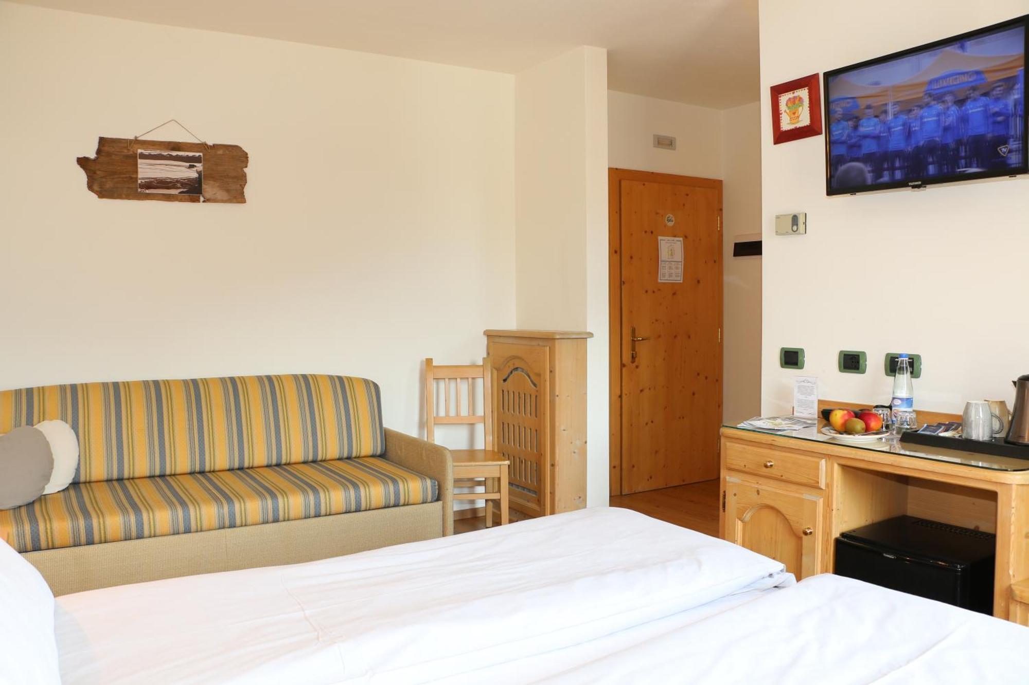 Hotel "La Suisse" リヴィーニョ エクステリア 写真