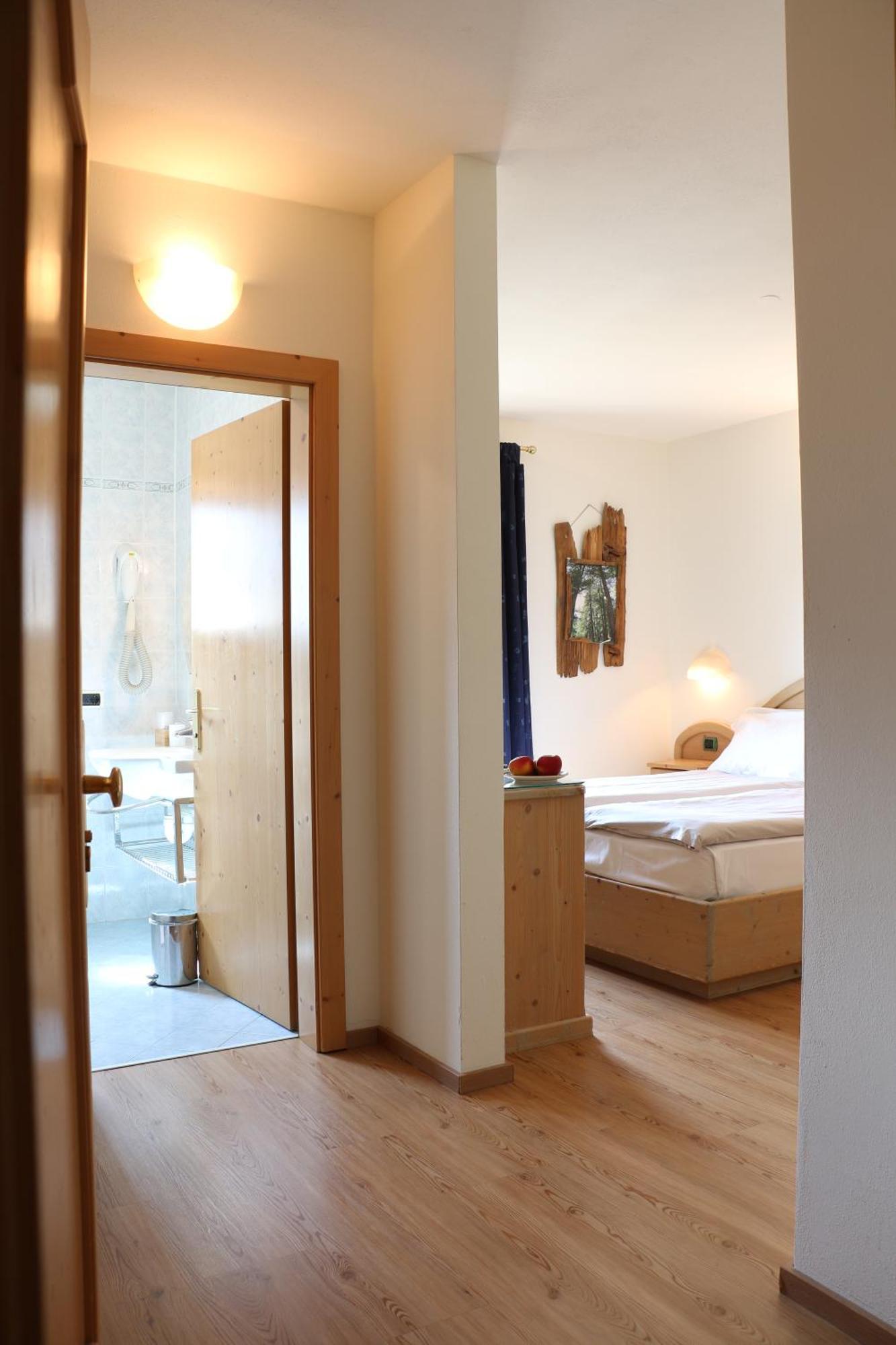 Hotel "La Suisse" リヴィーニョ エクステリア 写真