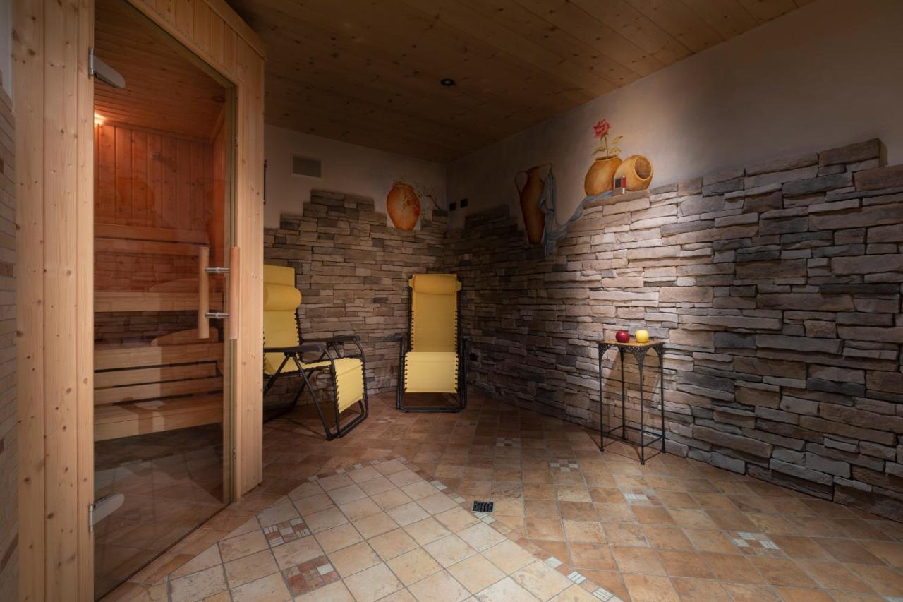 Hotel "La Suisse" リヴィーニョ エクステリア 写真