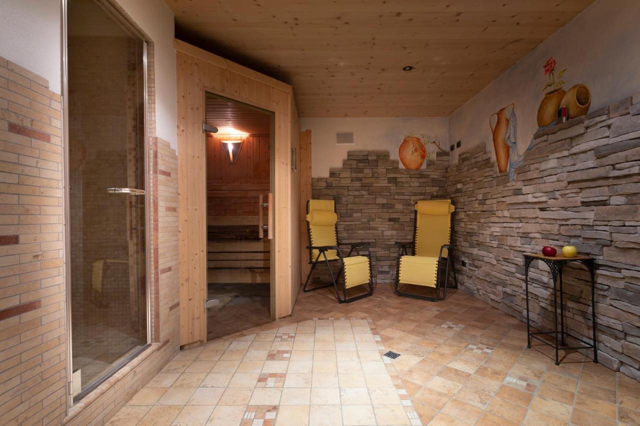 Hotel "La Suisse" リヴィーニョ エクステリア 写真