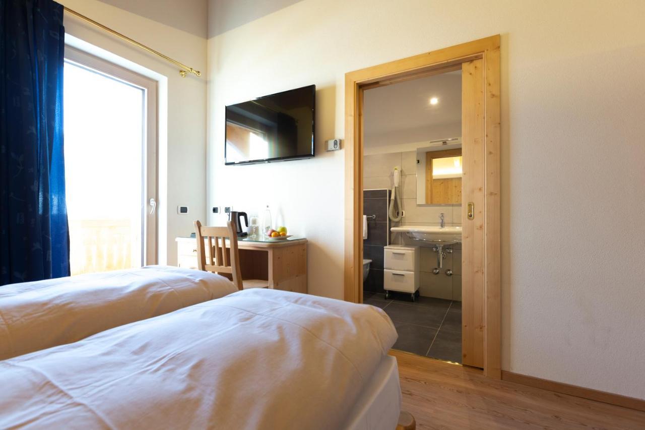 Hotel "La Suisse" リヴィーニョ エクステリア 写真