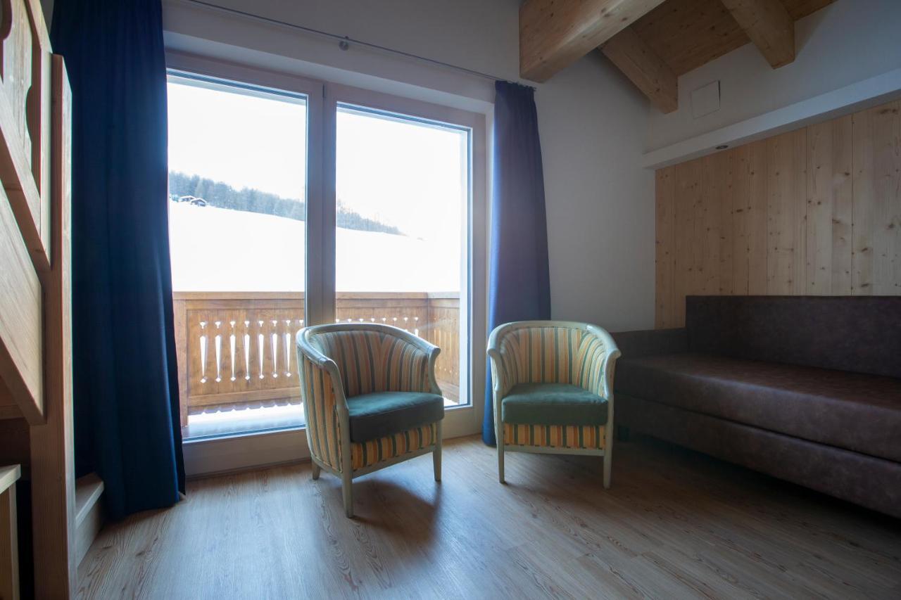 Hotel "La Suisse" リヴィーニョ エクステリア 写真